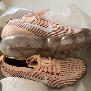Nike Women Air VaporMax Flyknit 3 (women’s size 9)